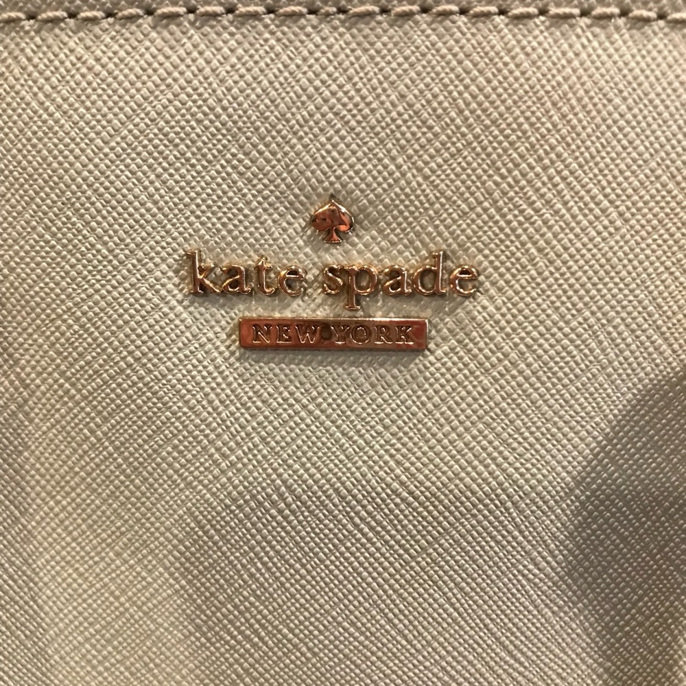 ❤️Pretty Kate Spade purse❤️ Not used much, excellent used condition - Picture 2 of 8